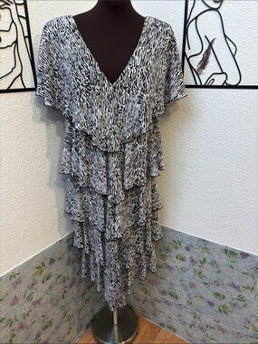 Vintage 1980’s Ann Hobbs for Kastina black/ white tiered ruffle dress. Size 14.